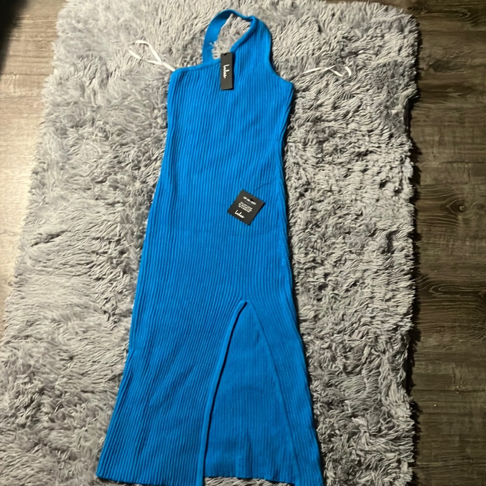 Lulus blue sleeveless dress with slit in the front.